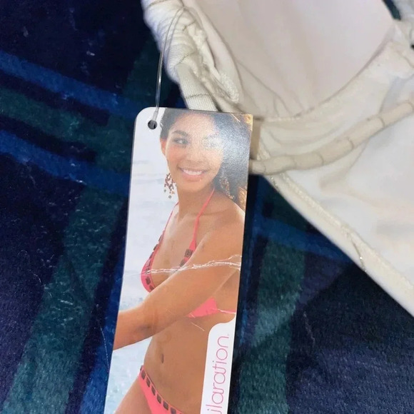 NWT Xhilaration one piece white with gold swimsuit size Medium - Picture 4 of 4